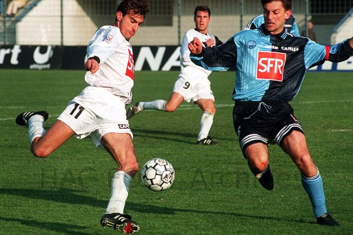 1998-02-01 Poitiers 2-1 HAC Billac auteur des 2 buts devant Delaunay.jpg